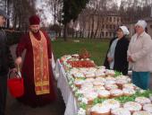 Освячення пасхальних приношень у мікрорайоні Червона Гора Бердичева.